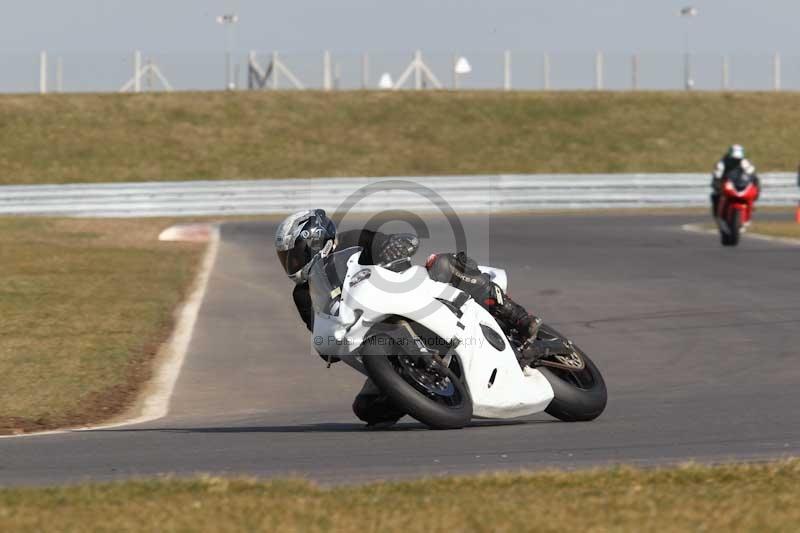 Motorcycle action photographs;Trackday digital images;event digital images;eventdigitalimages;no limits trackday;peter wileman photography;snetterton;snetterton circuit norfolk;snetterton photographs;trackday;trackday photos