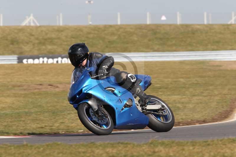 Motorcycle action photographs;Trackday digital images;event digital images;eventdigitalimages;no limits trackday;peter wileman photography;snetterton;snetterton circuit norfolk;snetterton photographs;trackday;trackday photos