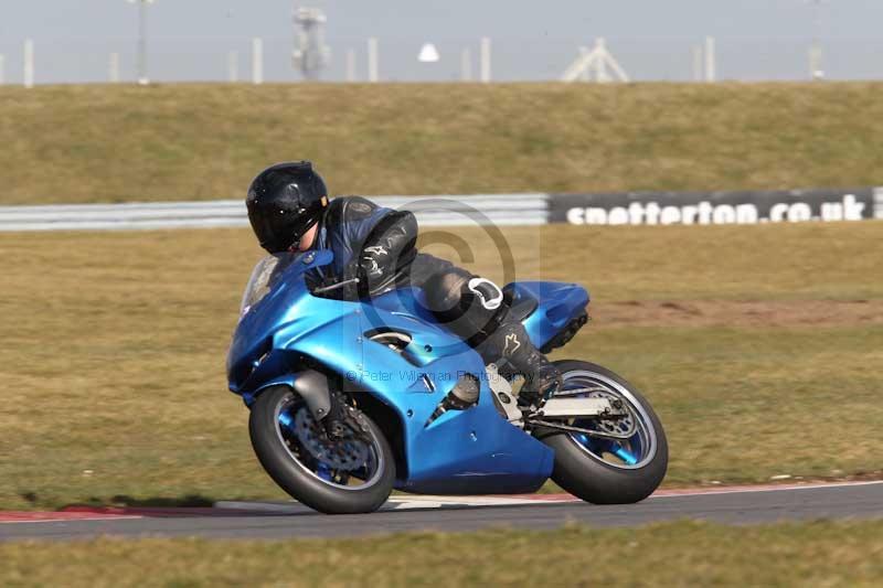 Motorcycle action photographs;Trackday digital images;event digital images;eventdigitalimages;no limits trackday;peter wileman photography;snetterton;snetterton circuit norfolk;snetterton photographs;trackday;trackday photos