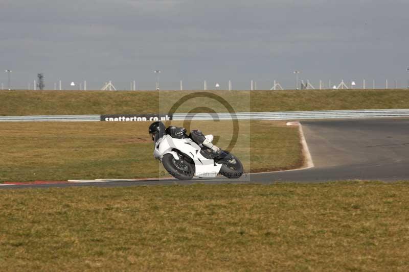 Motorcycle action photographs;Trackday digital images;event digital images;eventdigitalimages;no limits trackday;peter wileman photography;snetterton;snetterton circuit norfolk;snetterton photographs;trackday;trackday photos