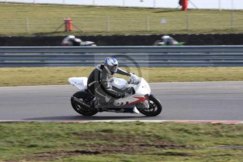 Motorcycle action photographs;Trackday digital images;event digital images;eventdigitalimages;no limits trackday;peter wileman photography;snetterton;snetterton circuit norfolk;snetterton photographs;trackday;trackday photos