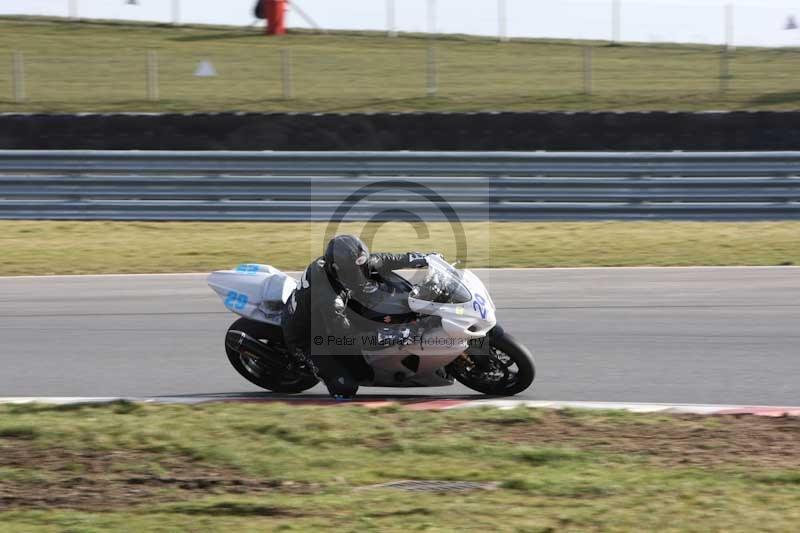 Motorcycle action photographs;Trackday digital images;event digital images;eventdigitalimages;no limits trackday;peter wileman photography;snetterton;snetterton circuit norfolk;snetterton photographs;trackday;trackday photos