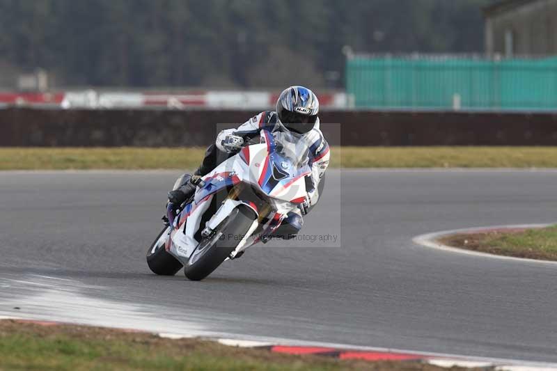 Motorcycle action photographs;Trackday digital images;event digital images;eventdigitalimages;no limits trackday;peter wileman photography;snetterton;snetterton circuit norfolk;snetterton photographs;trackday;trackday photos
