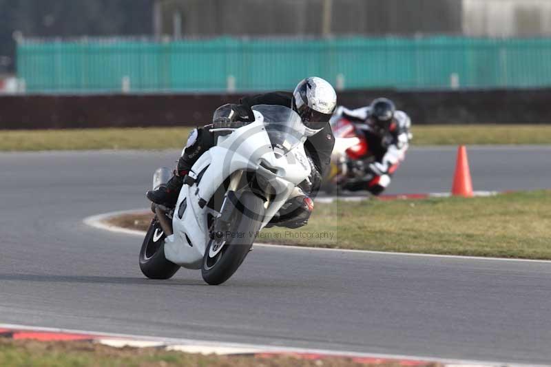 Motorcycle action photographs;Trackday digital images;event digital images;eventdigitalimages;no limits trackday;peter wileman photography;snetterton;snetterton circuit norfolk;snetterton photographs;trackday;trackday photos