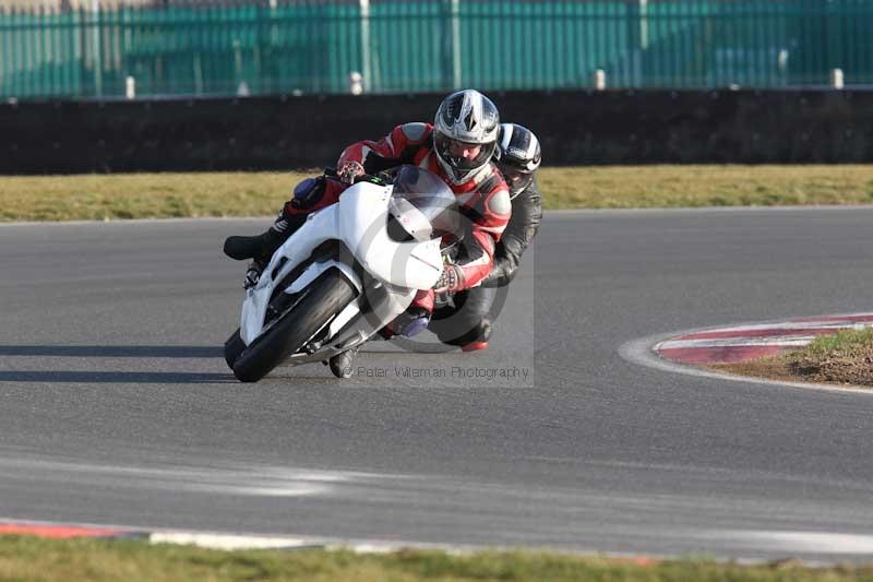 Motorcycle action photographs;Trackday digital images;event digital images;eventdigitalimages;no limits trackday;peter wileman photography;snetterton;snetterton circuit norfolk;snetterton photographs;trackday;trackday photos