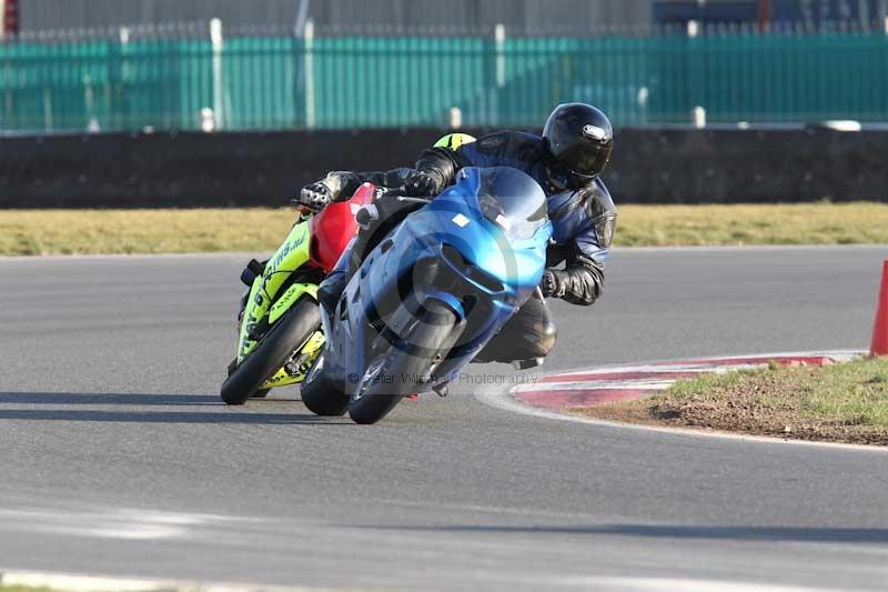 Motorcycle action photographs;Trackday digital images;event digital images;eventdigitalimages;no limits trackday;peter wileman photography;snetterton;snetterton circuit norfolk;snetterton photographs;trackday;trackday photos