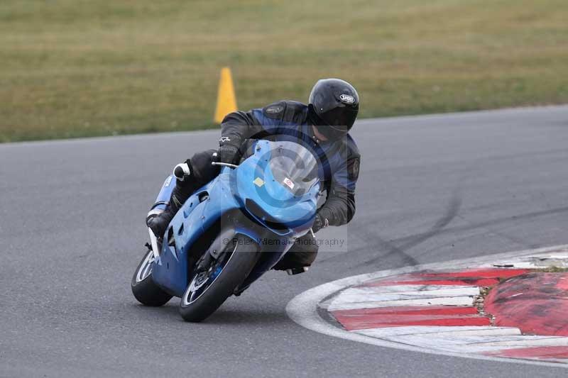 Motorcycle action photographs;Trackday digital images;event digital images;eventdigitalimages;no limits trackday;peter wileman photography;snetterton;snetterton circuit norfolk;snetterton photographs;trackday;trackday photos