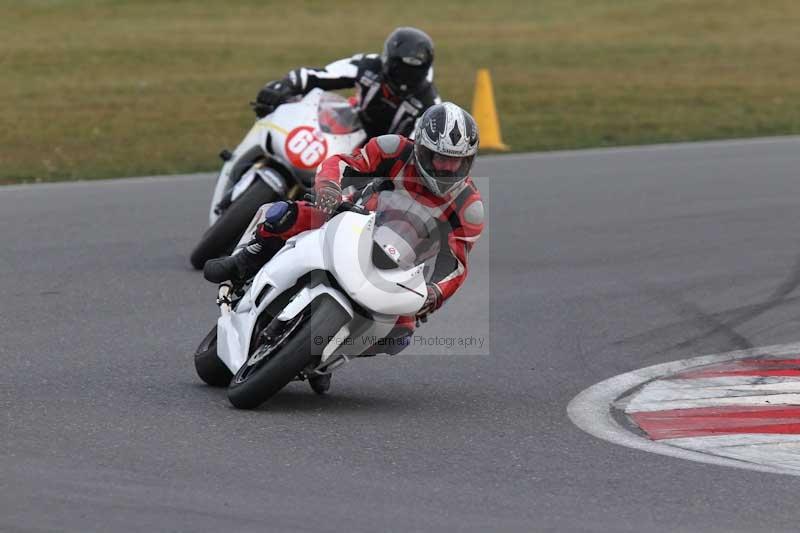 Motorcycle action photographs;Trackday digital images;event digital images;eventdigitalimages;no limits trackday;peter wileman photography;snetterton;snetterton circuit norfolk;snetterton photographs;trackday;trackday photos