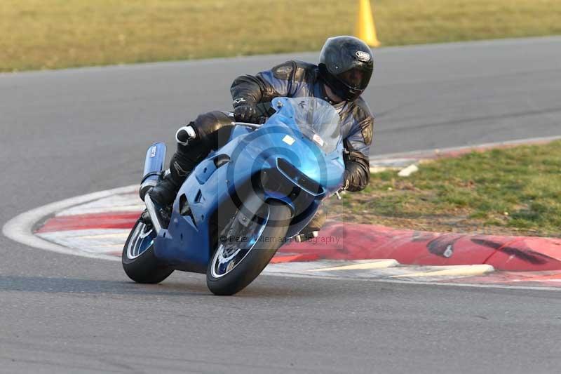 Motorcycle action photographs;Trackday digital images;event digital images;eventdigitalimages;no limits trackday;peter wileman photography;snetterton;snetterton circuit norfolk;snetterton photographs;trackday;trackday photos