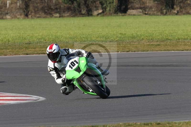 Motorcycle action photographs;Trackday digital images;event digital images;eventdigitalimages;no limits trackday;peter wileman photography;snetterton;snetterton circuit norfolk;snetterton photographs;trackday;trackday photos