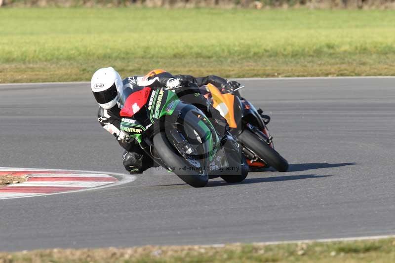 Motorcycle action photographs;Trackday digital images;event digital images;eventdigitalimages;no limits trackday;peter wileman photography;snetterton;snetterton circuit norfolk;snetterton photographs;trackday;trackday photos
