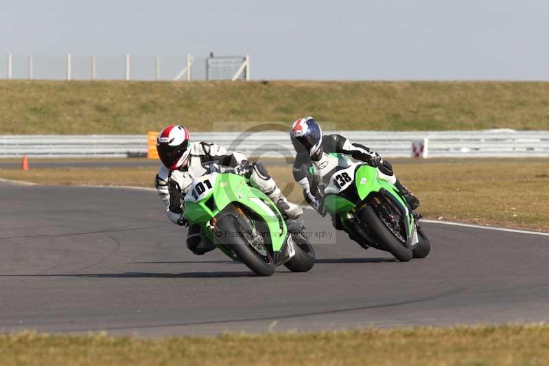 Motorcycle action photographs;Trackday digital images;event digital images;eventdigitalimages;no limits trackday;peter wileman photography;snetterton;snetterton circuit norfolk;snetterton photographs;trackday;trackday photos