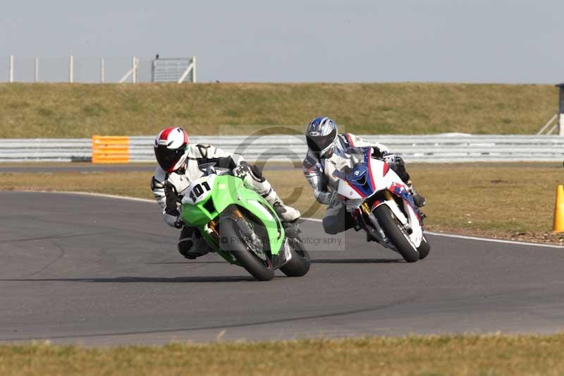Motorcycle action photographs;Trackday digital images;event digital images;eventdigitalimages;no limits trackday;peter wileman photography;snetterton;snetterton circuit norfolk;snetterton photographs;trackday;trackday photos