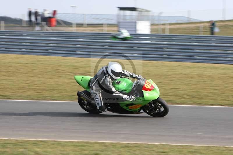 Motorcycle action photographs;Trackday digital images;event digital images;eventdigitalimages;no limits trackday;peter wileman photography;snetterton;snetterton circuit norfolk;snetterton photographs;trackday;trackday photos