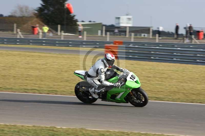 Motorcycle action photographs;Trackday digital images;event digital images;eventdigitalimages;no limits trackday;peter wileman photography;snetterton;snetterton circuit norfolk;snetterton photographs;trackday;trackday photos