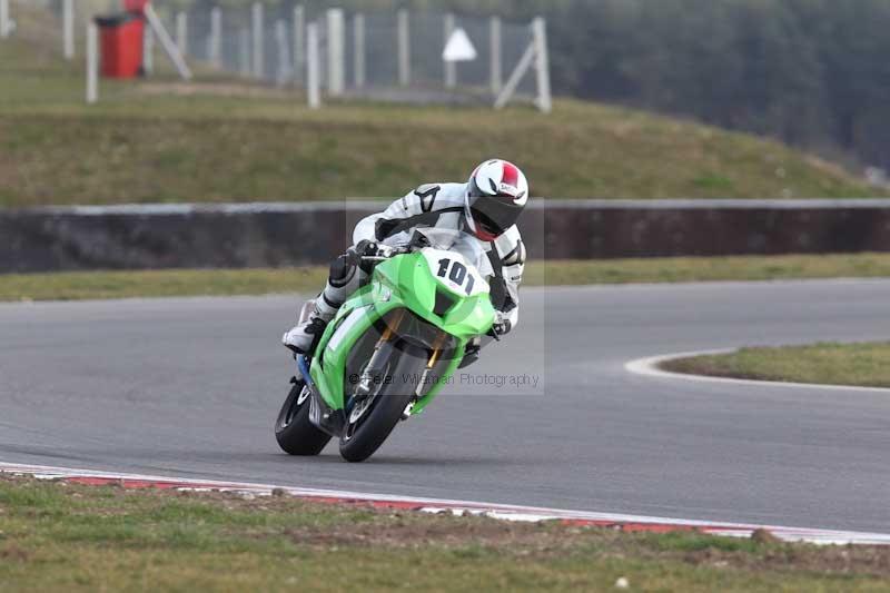 Motorcycle action photographs;Trackday digital images;event digital images;eventdigitalimages;no limits trackday;peter wileman photography;snetterton;snetterton circuit norfolk;snetterton photographs;trackday;trackday photos