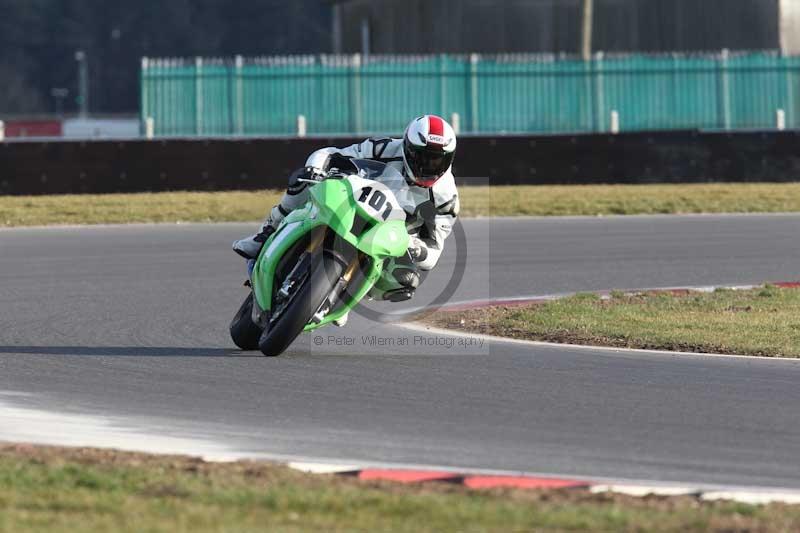 Motorcycle action photographs;Trackday digital images;event digital images;eventdigitalimages;no limits trackday;peter wileman photography;snetterton;snetterton circuit norfolk;snetterton photographs;trackday;trackday photos