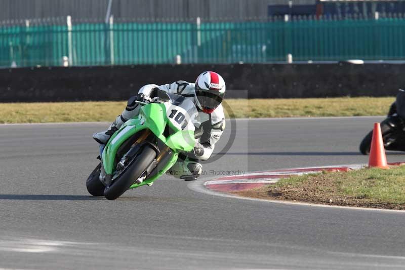 Motorcycle action photographs;Trackday digital images;event digital images;eventdigitalimages;no limits trackday;peter wileman photography;snetterton;snetterton circuit norfolk;snetterton photographs;trackday;trackday photos