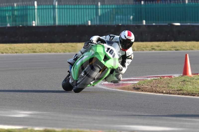 Motorcycle action photographs;Trackday digital images;event digital images;eventdigitalimages;no limits trackday;peter wileman photography;snetterton;snetterton circuit norfolk;snetterton photographs;trackday;trackday photos