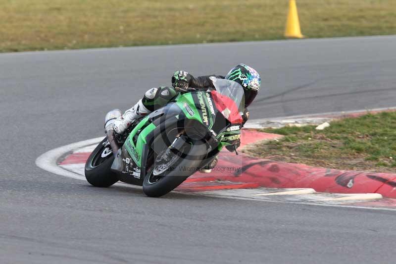 Motorcycle action photographs;Trackday digital images;event digital images;eventdigitalimages;no limits trackday;peter wileman photography;snetterton;snetterton circuit norfolk;snetterton photographs;trackday;trackday photos