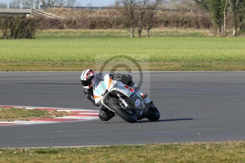Motorcycle action photographs;Trackday digital images;event digital images;eventdigitalimages;no limits trackday;peter wileman photography;snetterton;snetterton circuit norfolk;snetterton photographs;trackday;trackday photos