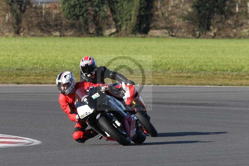 Motorcycle action photographs;Trackday digital images;event digital images;eventdigitalimages;no limits trackday;peter wileman photography;snetterton;snetterton circuit norfolk;snetterton photographs;trackday;trackday photos