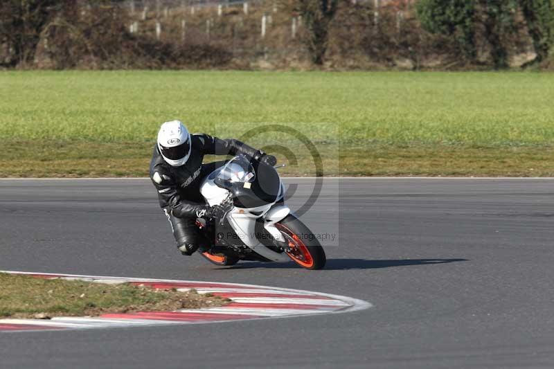 Motorcycle action photographs;Trackday digital images;event digital images;eventdigitalimages;no limits trackday;peter wileman photography;snetterton;snetterton circuit norfolk;snetterton photographs;trackday;trackday photos
