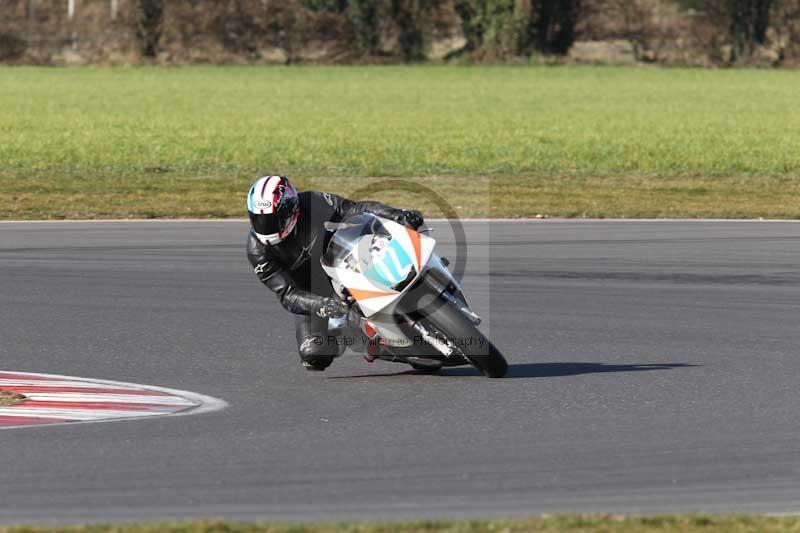 Motorcycle action photographs;Trackday digital images;event digital images;eventdigitalimages;no limits trackday;peter wileman photography;snetterton;snetterton circuit norfolk;snetterton photographs;trackday;trackday photos