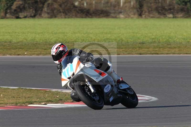 Motorcycle action photographs;Trackday digital images;event digital images;eventdigitalimages;no limits trackday;peter wileman photography;snetterton;snetterton circuit norfolk;snetterton photographs;trackday;trackday photos