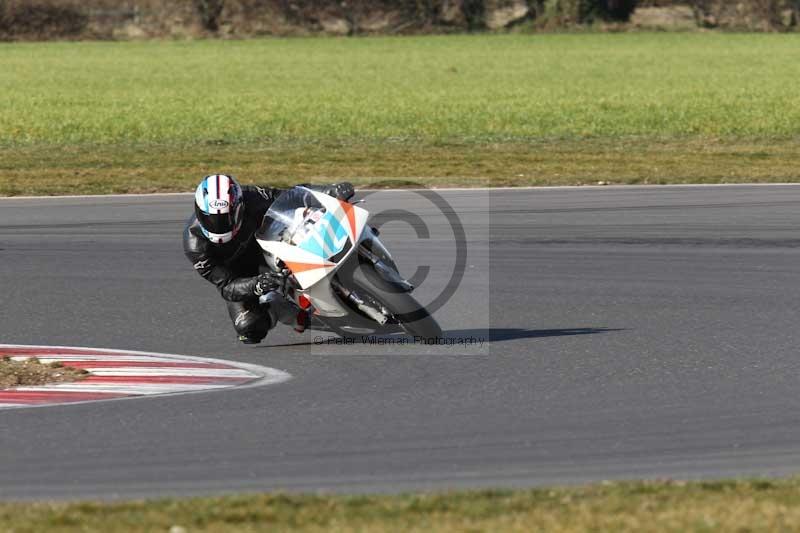 Motorcycle action photographs;Trackday digital images;event digital images;eventdigitalimages;no limits trackday;peter wileman photography;snetterton;snetterton circuit norfolk;snetterton photographs;trackday;trackday photos