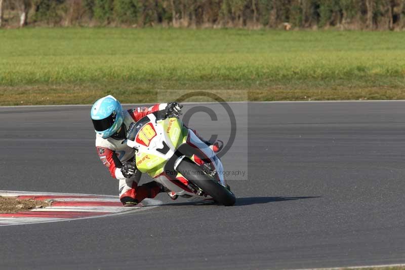 Motorcycle action photographs;Trackday digital images;event digital images;eventdigitalimages;no limits trackday;peter wileman photography;snetterton;snetterton circuit norfolk;snetterton photographs;trackday;trackday photos