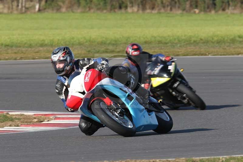Motorcycle action photographs;Trackday digital images;event digital images;eventdigitalimages;no limits trackday;peter wileman photography;snetterton;snetterton circuit norfolk;snetterton photographs;trackday;trackday photos