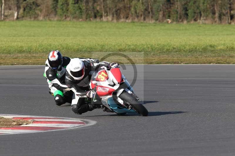 Motorcycle action photographs;Trackday digital images;event digital images;eventdigitalimages;no limits trackday;peter wileman photography;snetterton;snetterton circuit norfolk;snetterton photographs;trackday;trackday photos