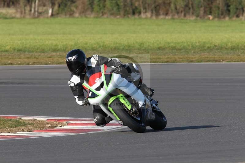 Motorcycle action photographs;Trackday digital images;event digital images;eventdigitalimages;no limits trackday;peter wileman photography;snetterton;snetterton circuit norfolk;snetterton photographs;trackday;trackday photos