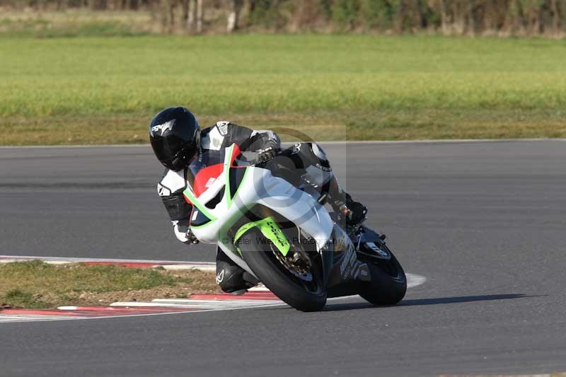 Motorcycle action photographs;Trackday digital images;event digital images;eventdigitalimages;no limits trackday;peter wileman photography;snetterton;snetterton circuit norfolk;snetterton photographs;trackday;trackday photos