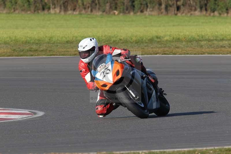 Motorcycle action photographs;Trackday digital images;event digital images;eventdigitalimages;no limits trackday;peter wileman photography;snetterton;snetterton circuit norfolk;snetterton photographs;trackday;trackday photos