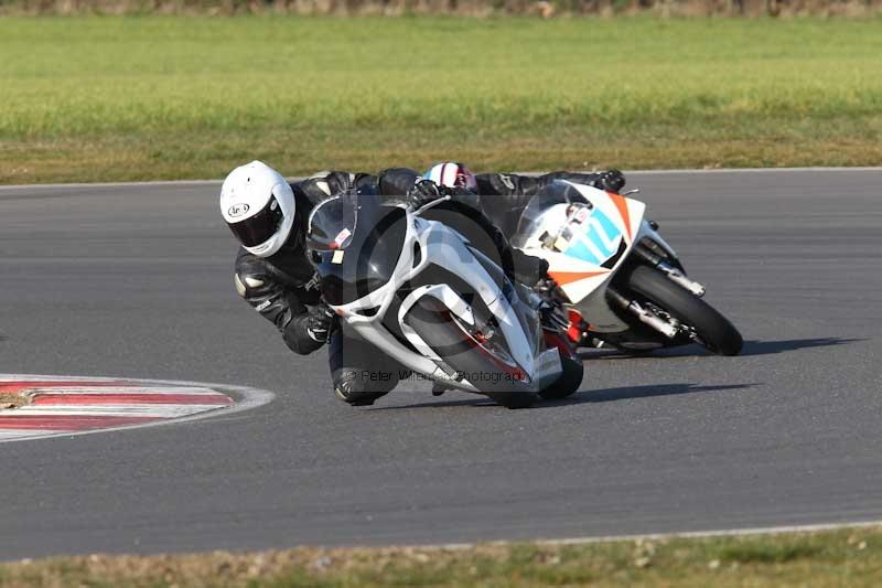 Motorcycle action photographs;Trackday digital images;event digital images;eventdigitalimages;no limits trackday;peter wileman photography;snetterton;snetterton circuit norfolk;snetterton photographs;trackday;trackday photos