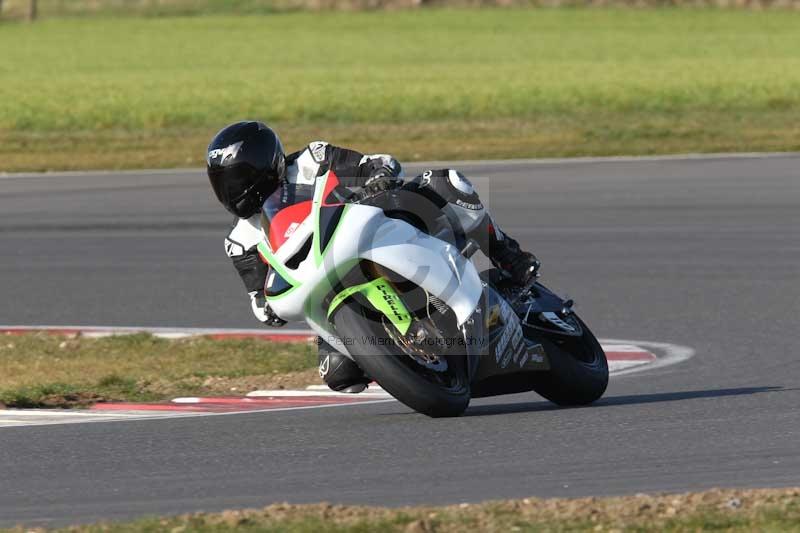 Motorcycle action photographs;Trackday digital images;event digital images;eventdigitalimages;no limits trackday;peter wileman photography;snetterton;snetterton circuit norfolk;snetterton photographs;trackday;trackday photos