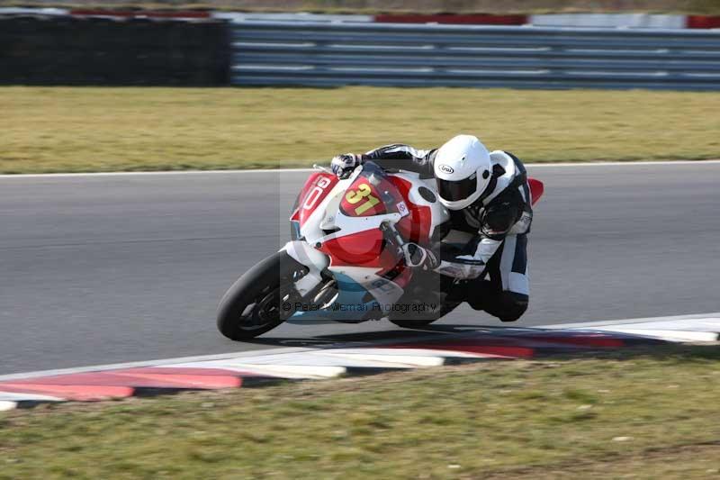 Motorcycle action photographs;Trackday digital images;event digital images;eventdigitalimages;no limits trackday;peter wileman photography;snetterton;snetterton circuit norfolk;snetterton photographs;trackday;trackday photos