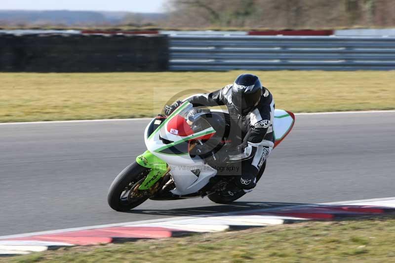 Motorcycle action photographs;Trackday digital images;event digital images;eventdigitalimages;no limits trackday;peter wileman photography;snetterton;snetterton circuit norfolk;snetterton photographs;trackday;trackday photos