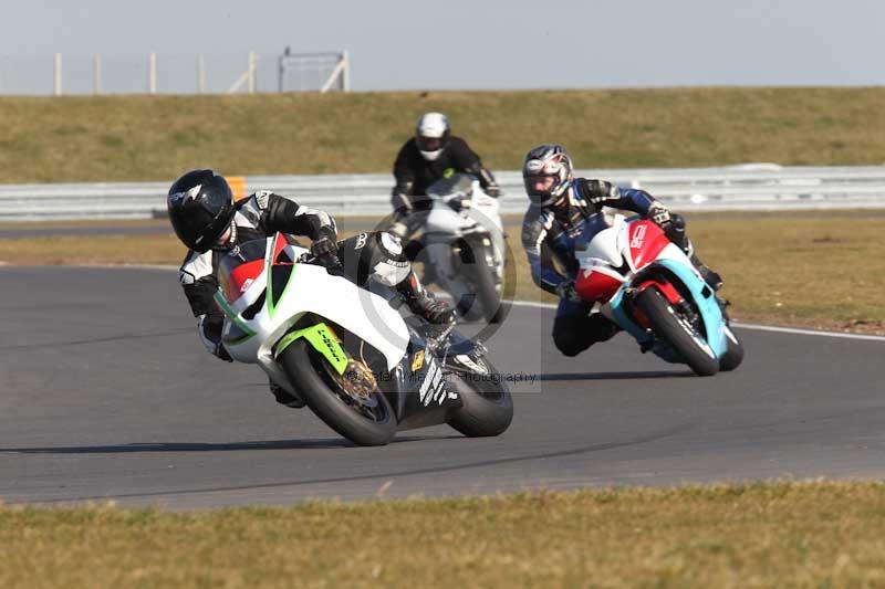 Motorcycle action photographs;Trackday digital images;event digital images;eventdigitalimages;no limits trackday;peter wileman photography;snetterton;snetterton circuit norfolk;snetterton photographs;trackday;trackday photos