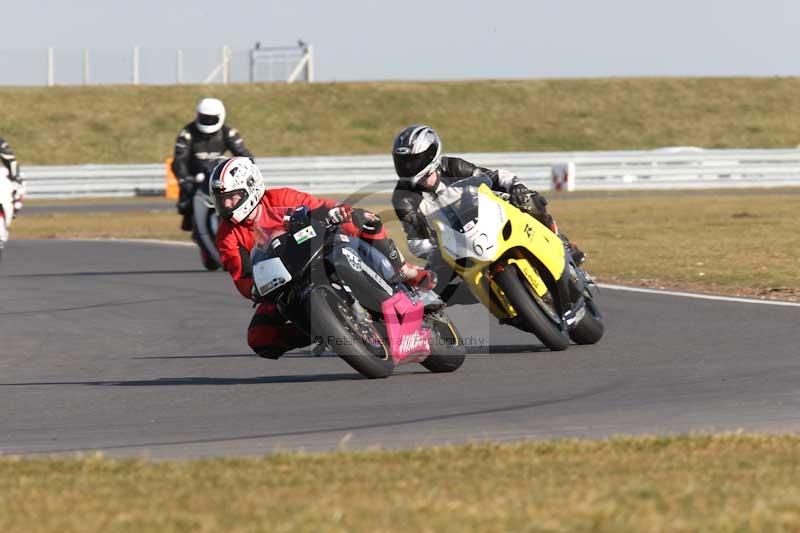 Motorcycle action photographs;Trackday digital images;event digital images;eventdigitalimages;no limits trackday;peter wileman photography;snetterton;snetterton circuit norfolk;snetterton photographs;trackday;trackday photos
