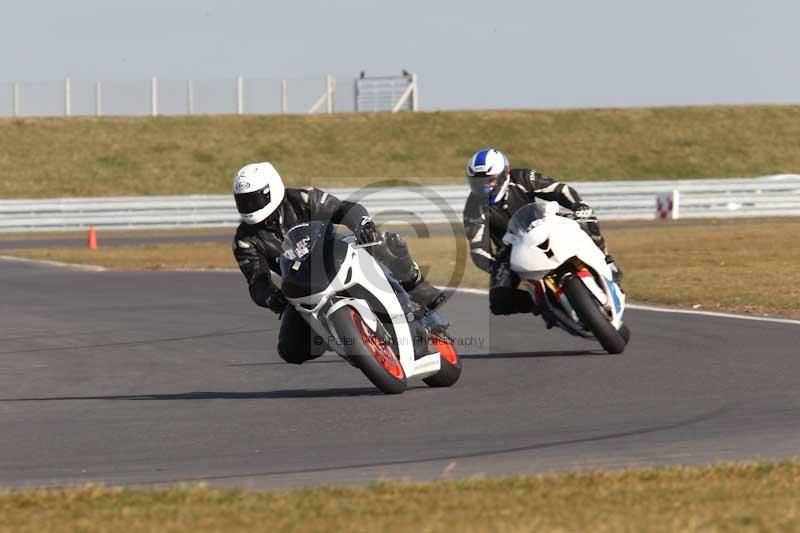 Motorcycle action photographs;Trackday digital images;event digital images;eventdigitalimages;no limits trackday;peter wileman photography;snetterton;snetterton circuit norfolk;snetterton photographs;trackday;trackday photos