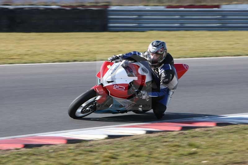 Motorcycle action photographs;Trackday digital images;event digital images;eventdigitalimages;no limits trackday;peter wileman photography;snetterton;snetterton circuit norfolk;snetterton photographs;trackday;trackday photos