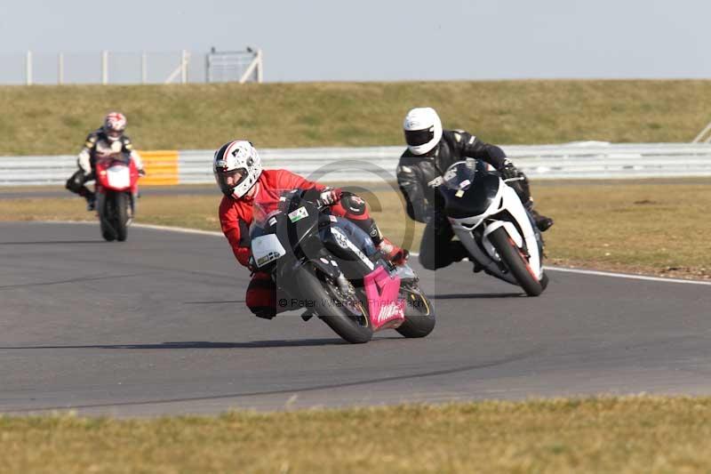 Motorcycle action photographs;Trackday digital images;event digital images;eventdigitalimages;no limits trackday;peter wileman photography;snetterton;snetterton circuit norfolk;snetterton photographs;trackday;trackday photos