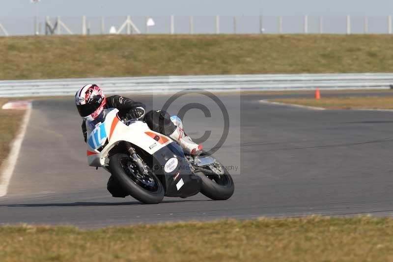 Motorcycle action photographs;Trackday digital images;event digital images;eventdigitalimages;no limits trackday;peter wileman photography;snetterton;snetterton circuit norfolk;snetterton photographs;trackday;trackday photos