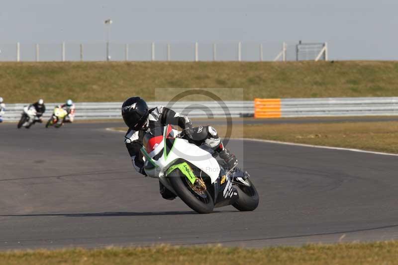 Motorcycle action photographs;Trackday digital images;event digital images;eventdigitalimages;no limits trackday;peter wileman photography;snetterton;snetterton circuit norfolk;snetterton photographs;trackday;trackday photos