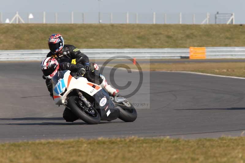 Motorcycle action photographs;Trackday digital images;event digital images;eventdigitalimages;no limits trackday;peter wileman photography;snetterton;snetterton circuit norfolk;snetterton photographs;trackday;trackday photos