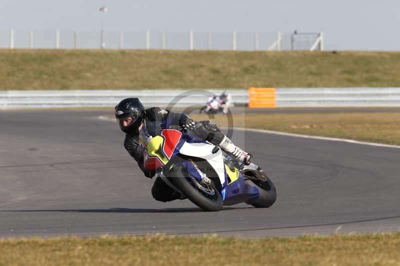 Motorcycle action photographs;Trackday digital images;event digital images;eventdigitalimages;no limits trackday;peter wileman photography;snetterton;snetterton circuit norfolk;snetterton photographs;trackday;trackday photos