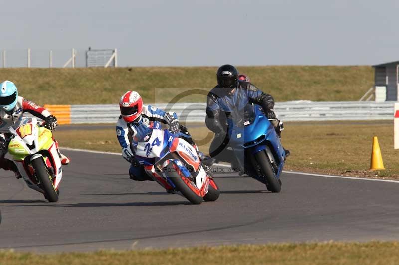 Motorcycle action photographs;Trackday digital images;event digital images;eventdigitalimages;no limits trackday;peter wileman photography;snetterton;snetterton circuit norfolk;snetterton photographs;trackday;trackday photos